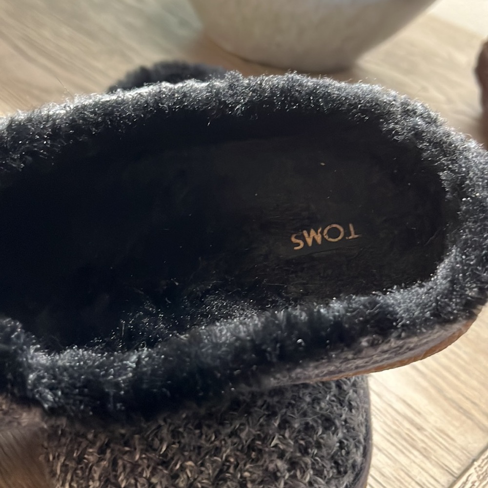 Slippers - Picture 2 of 4